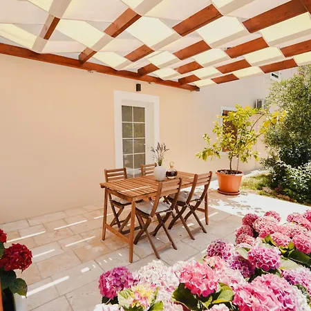 Little Gem בית הארחה *