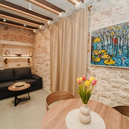 בית הארחה Little Gem *