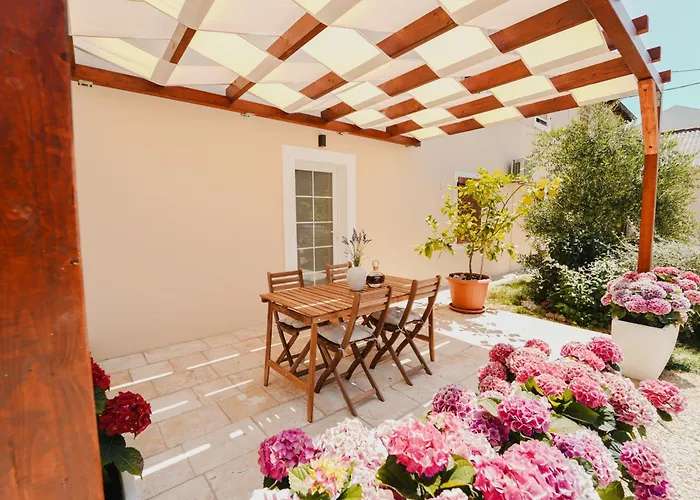 Little Gem בית הארחה *